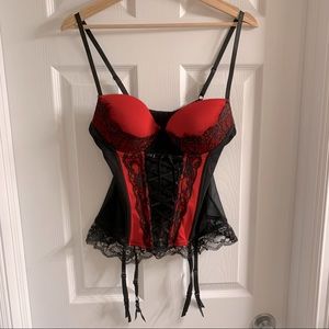 Black and red boustier